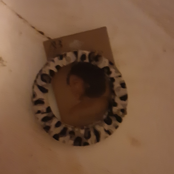 Leopard Earrings Ana Beauty New York w/hair band - Picture 2 of 2